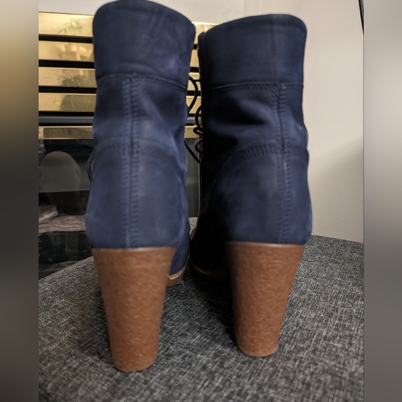Size 8 Navy Timberland Heeled Boots - Picture 3 of 5